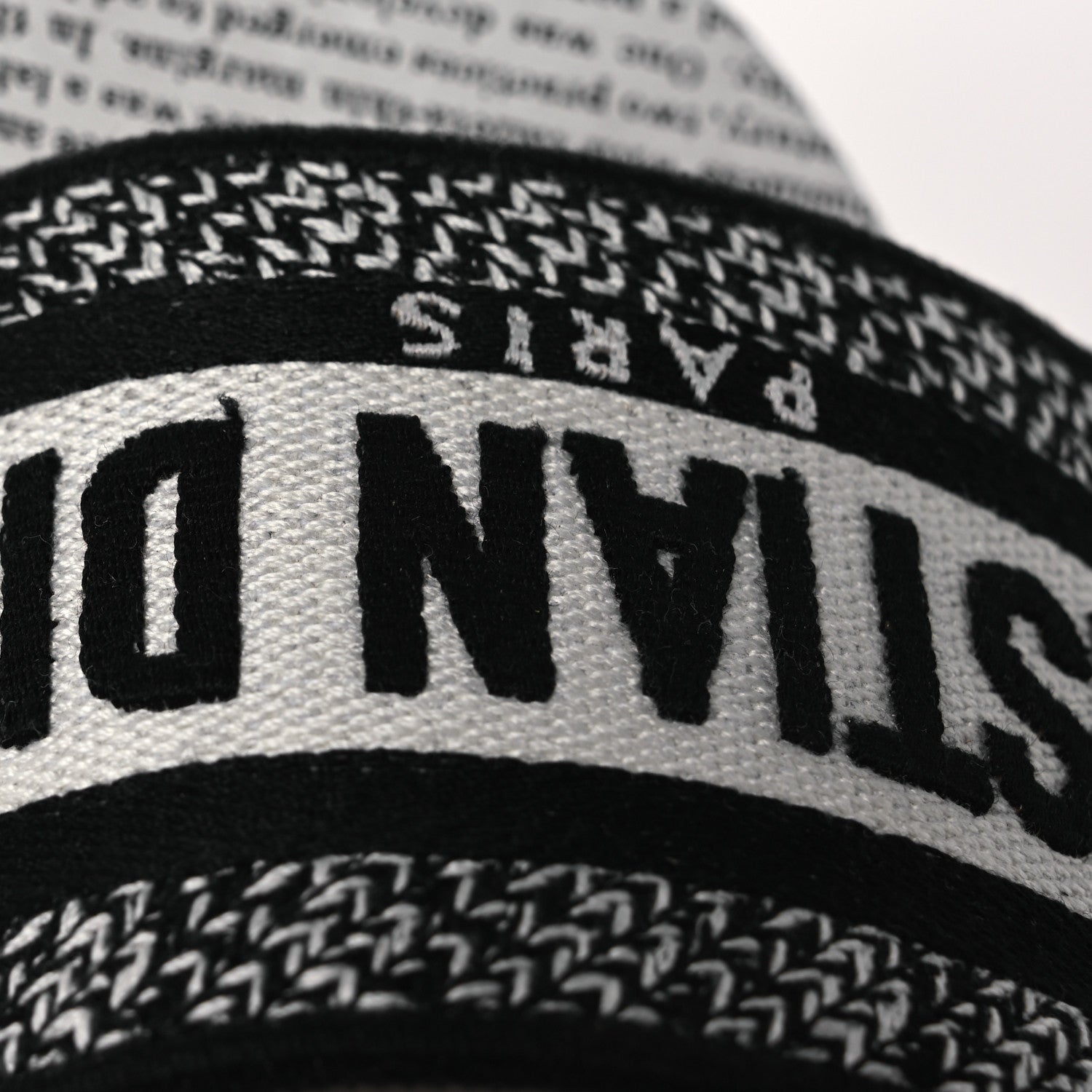 ディオール カーフスキン 新聞プリント 刺繍入り ドウェイ フラットスライドサンダル 40 ホワイト (代金引換)